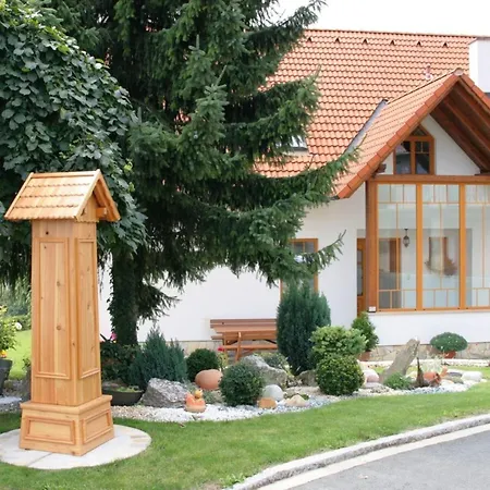 Adlerhorst - Schwalbenhof Farm * Haselbach